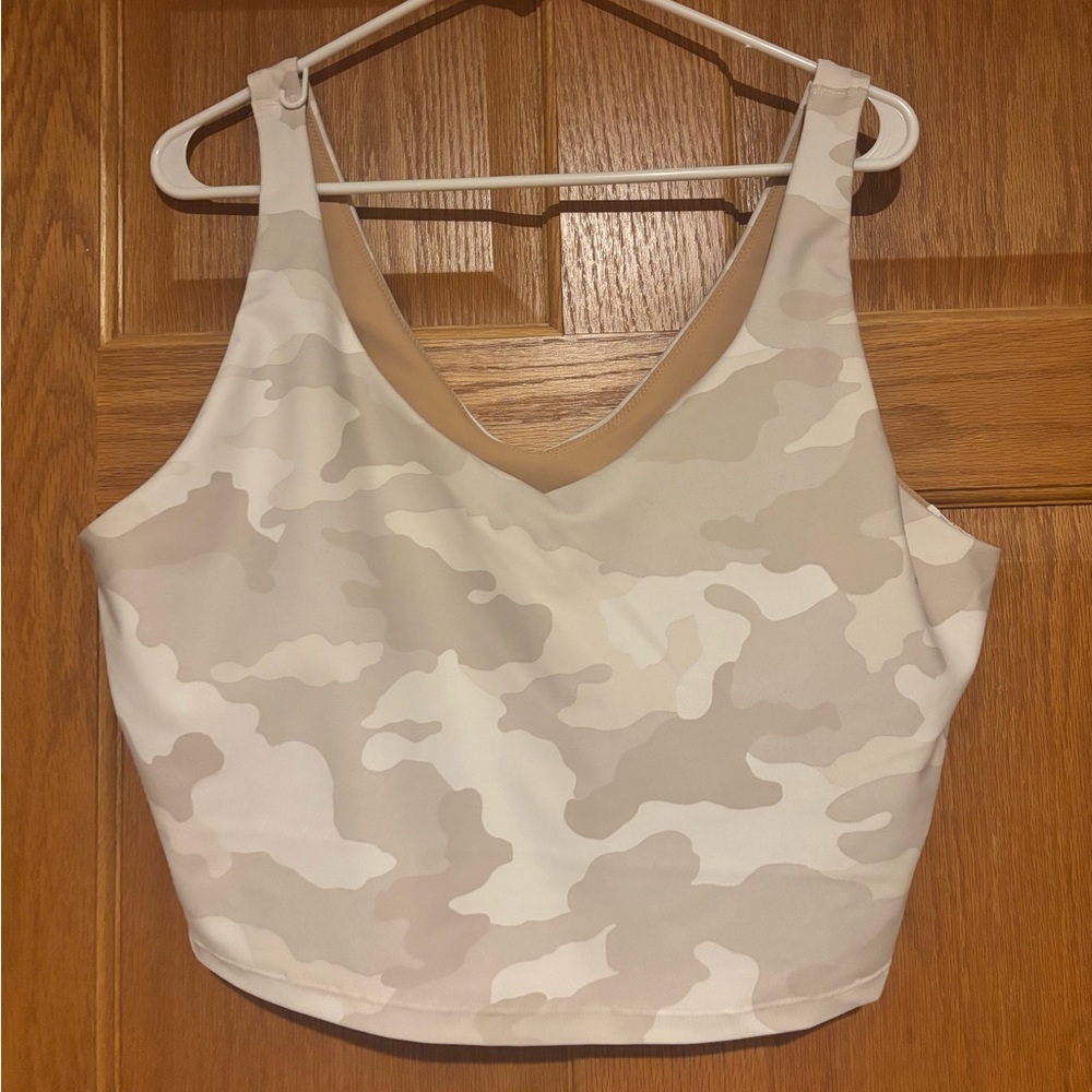 NWOT Old Navy Cream Camouflage Activewear Crop Top